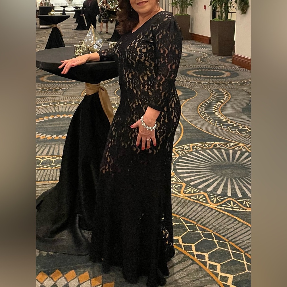 Elegant Black Lace Evening Gown